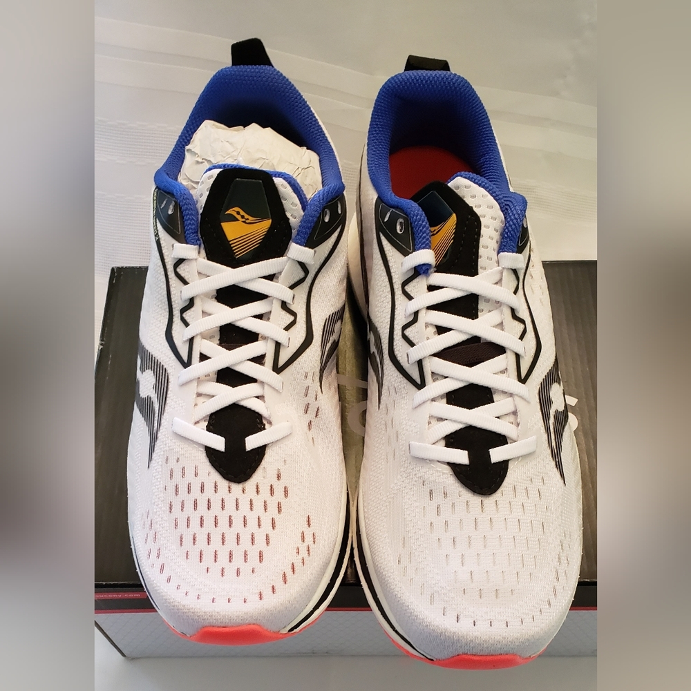 Saucony Endorphin Speed 2 Mens 11.5 Color Wht/Blk/Vizi.  S20688-84